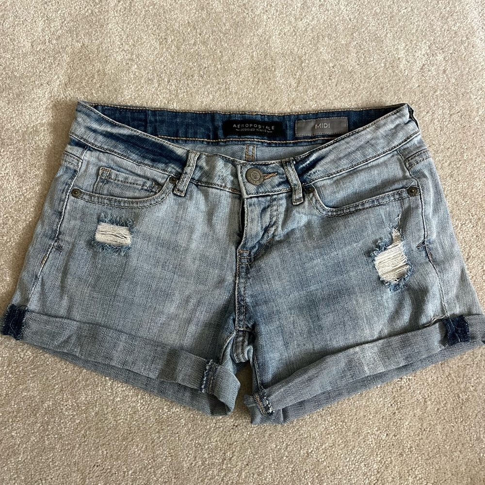 Aeropostale low rise, midi shorts.